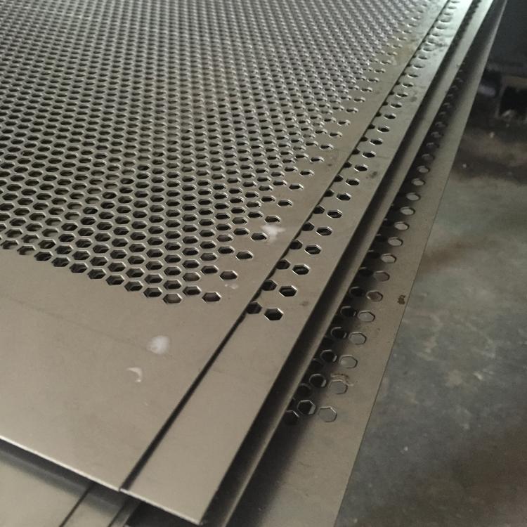 广西不锈钢冲孔筛板的特点及保养方法